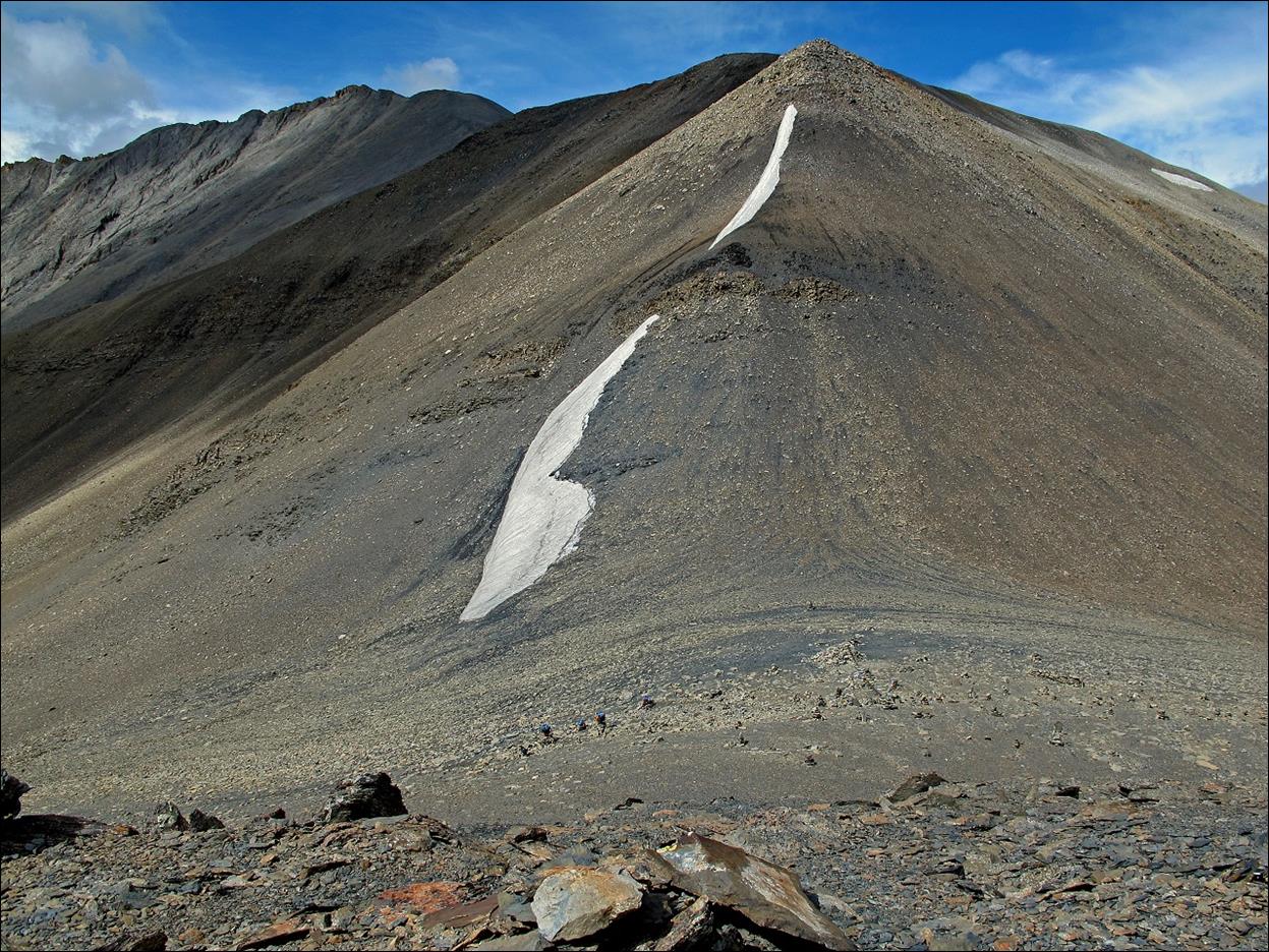 A mountain with a white line

Description automatically generated
