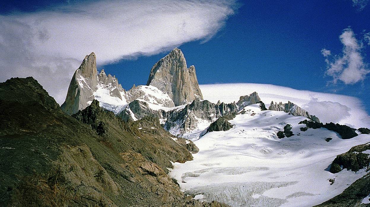 Fitz Roy range with snow and clouds

Description automatically generated