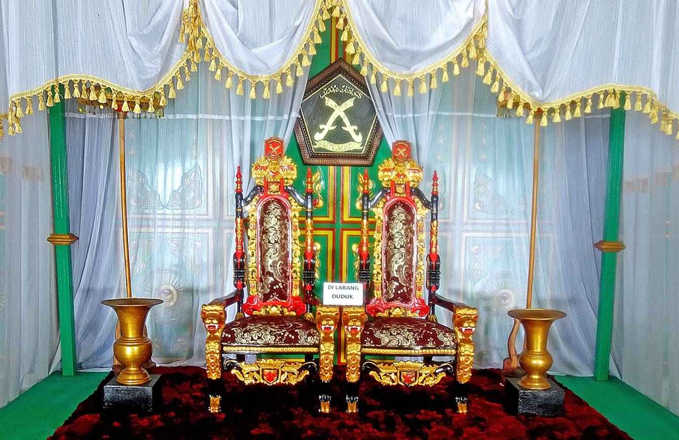 A throne with a gold and red design

Description automatically generated with medium confidence