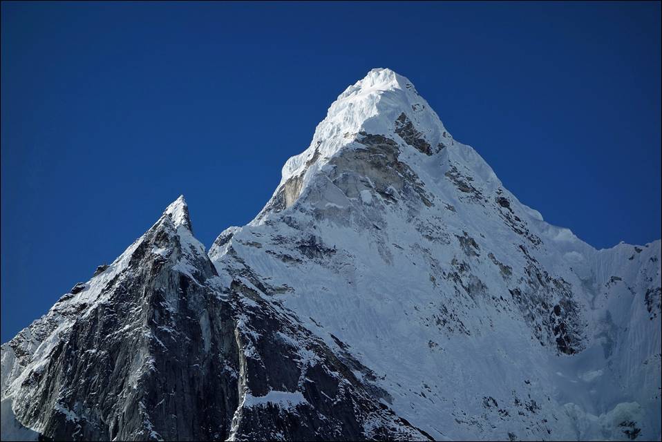A mountain peak covered in snow

Description automatically generated