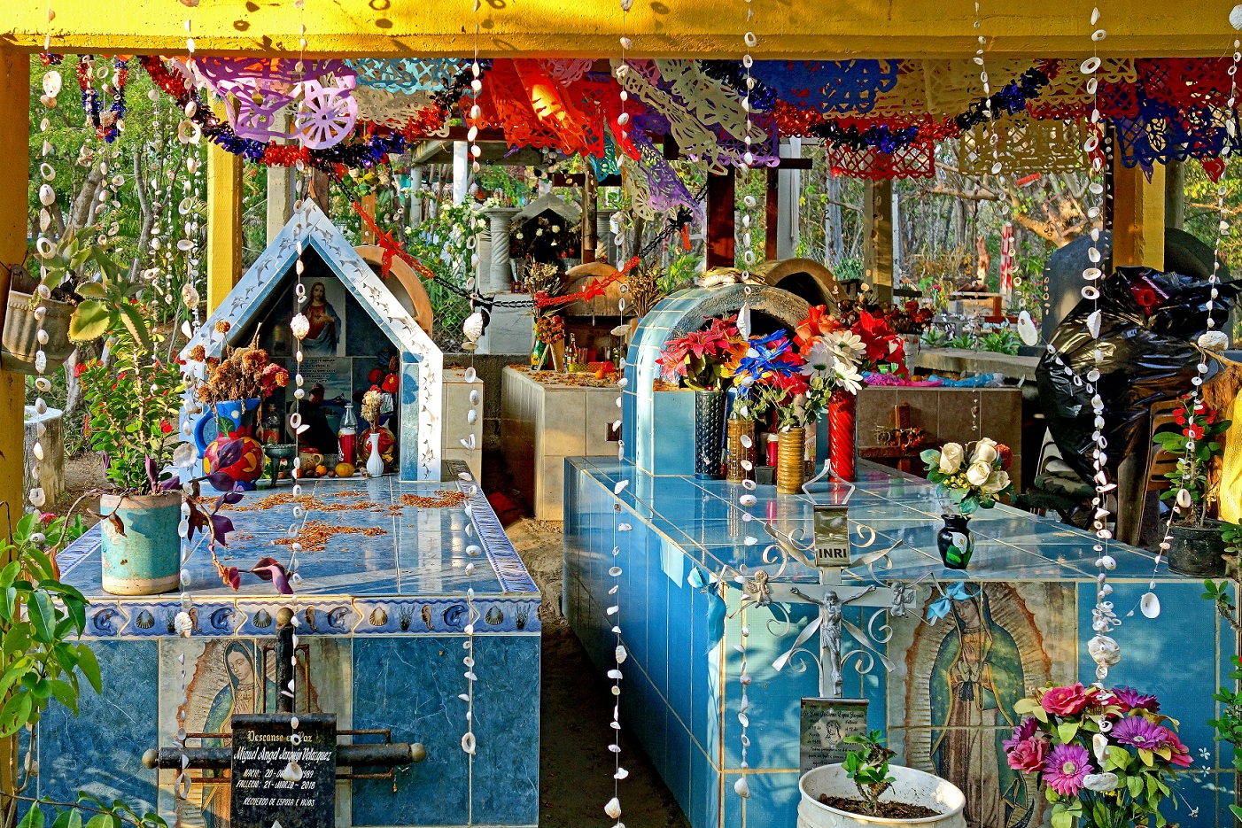 A picture containing colorful, altar

Description automatically generated
