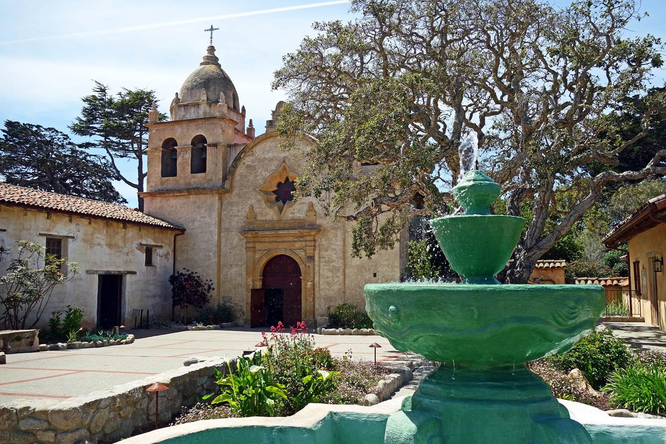 A fountain in front of a church

Description automatically generated
