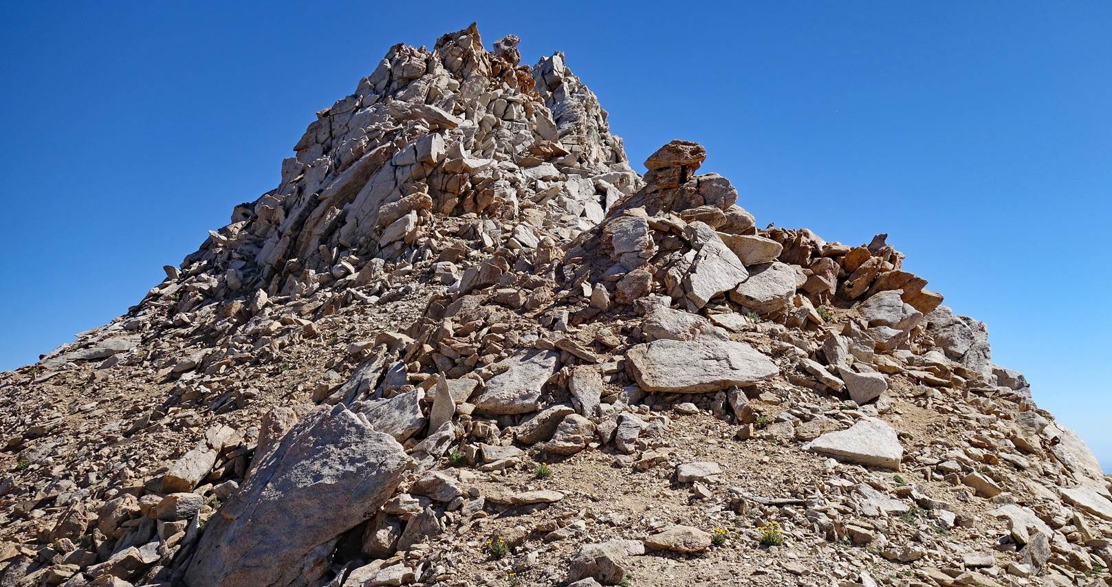 A picture containing rock, rocky, mountain, outdoor

Description automatically generated