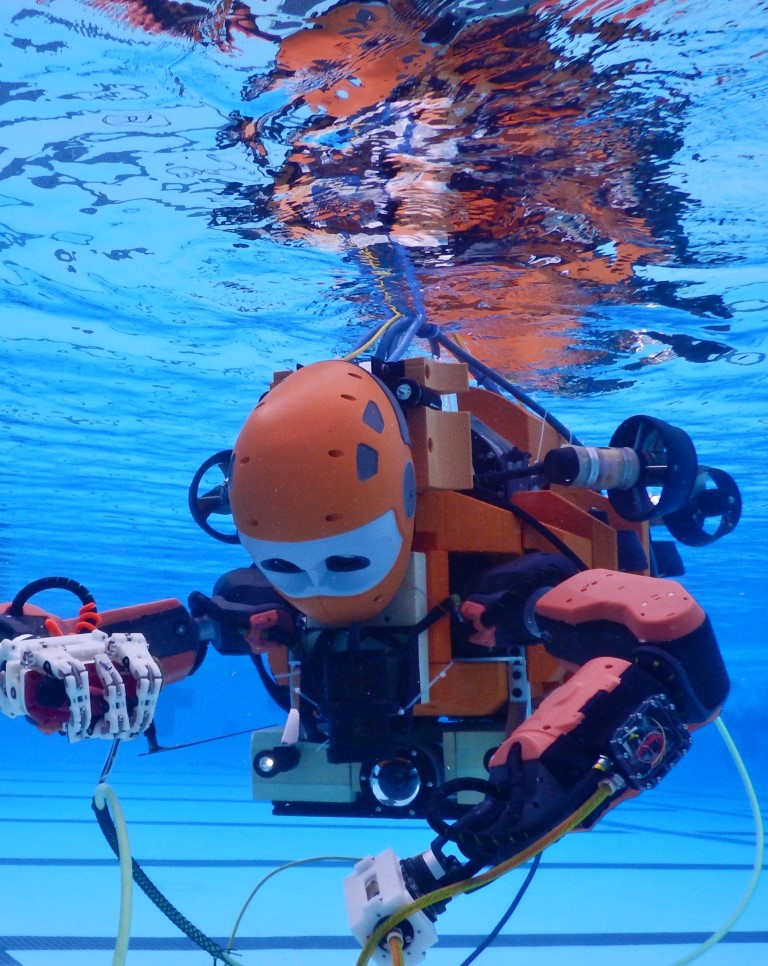 Использование подводных роботов. Подводный робот Акванавт. Плавающие роботы. Подводная экстремальная робототехника. Робототехника под водой.