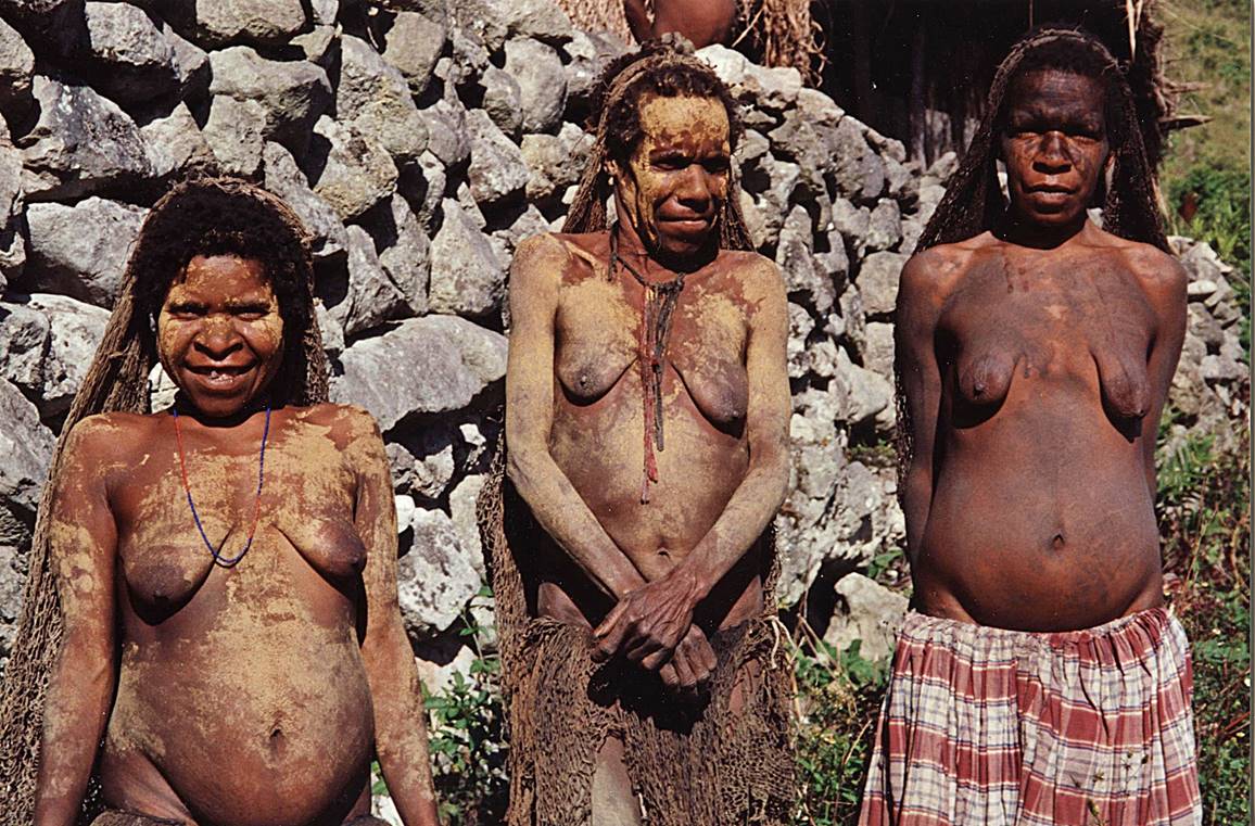 A group of women with mud on their bodies

Description automatically generated